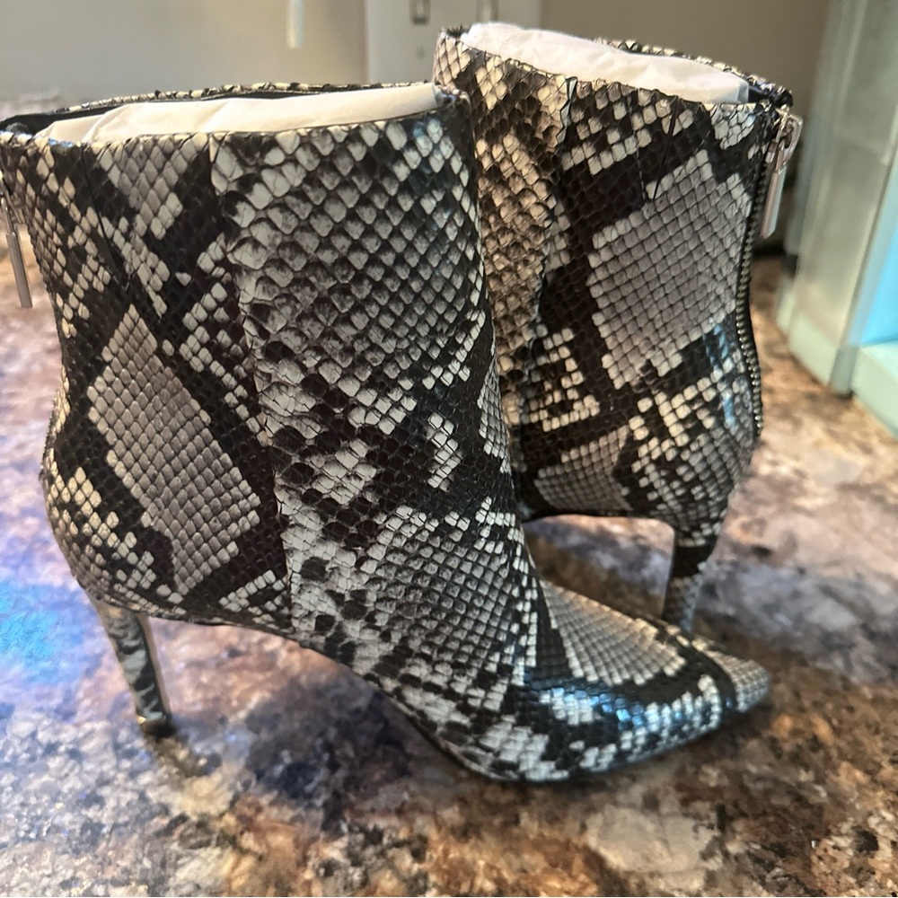 Katherine Kelly Rosie Bootie 6.5 - Picture 4 of 8